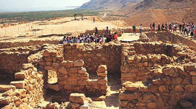 фото Раскопанные руины поселения общины ессеев возле Кумрана у Мертвого моря