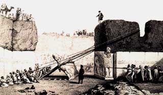 На раскопках Ниневии Генри Лэйярд наблюдает за подъемом гигантской статуи быка